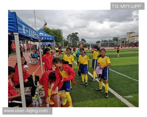 泸西县足球热潮兴起助力青少年成长与社区团结发展